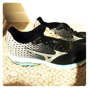 Mizuno running shoes